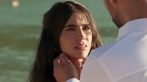 Sofía descubre que su hermana Rebeca la traicionó  Sofía descubre que su hermana Rebeca la traicionó