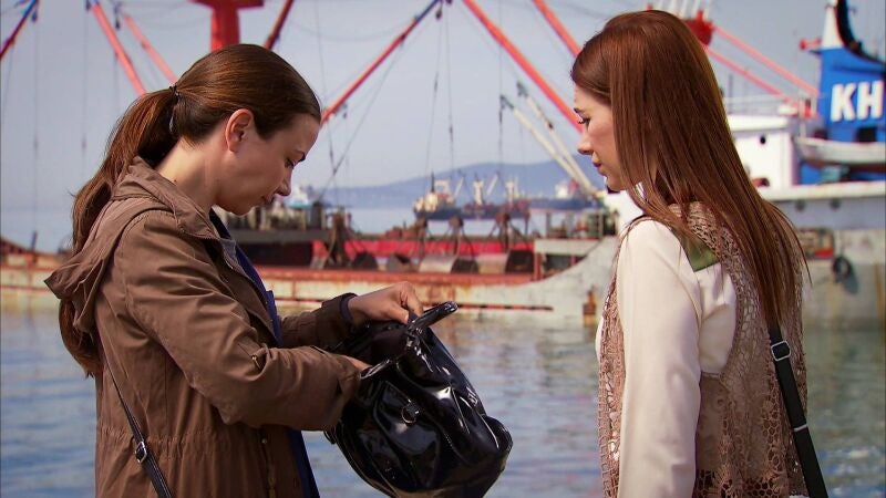 Aysel tiende una trampa a Melek: le asegura que le dirá dónde está su hija, pero su intención es asesinarla 