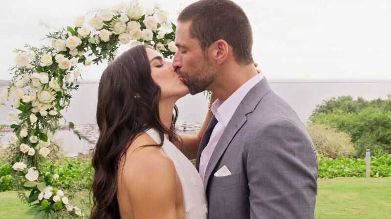 Alejandro pide matrimonio a Sofía y se dan el sí quiero en una romántica boda....¡Ya son marido y mujer!