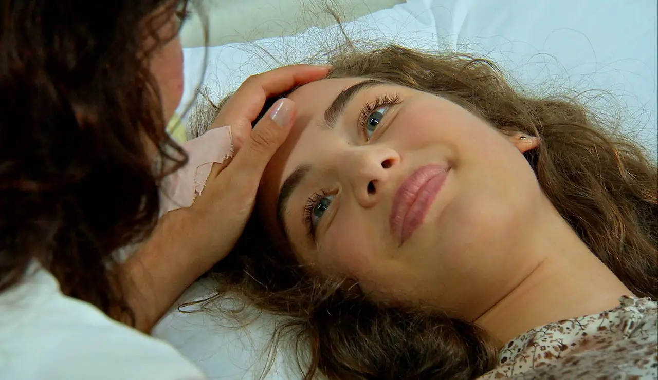 Melek salva a Zehra de una muerte segura y le confiesa la verdad: &quot;Soy tu madre&quot;
