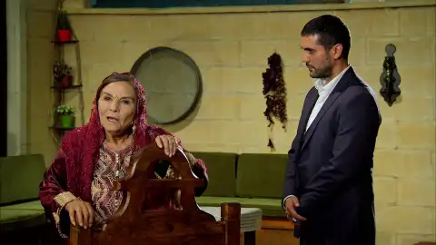 Los malévolos consejos que Nujin da a su nieto Devra, ahora que se ha convertido en el cabeza de familia Los malévolos consejos que Nujin da a su nieto Devra, ahora que se ha convertido en el cabeza de familia