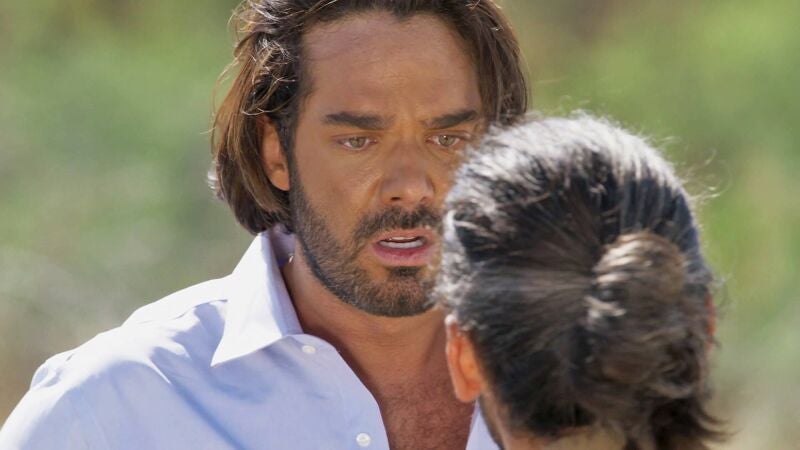 Rebeca y Ernesto están en el punto de mira de Eduardo: ambos saben que intentó asesinar a su hermanastro Alejandro 