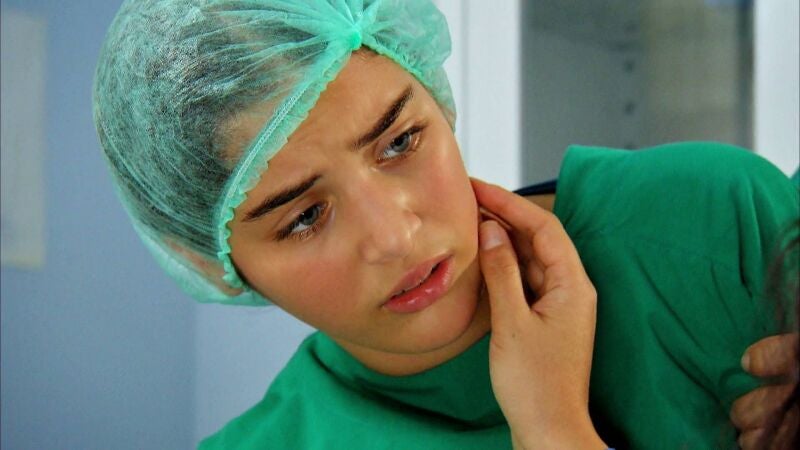 Zehra descubre que está embarazada y los Kirman le prohíben abortar 