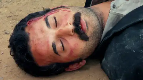 Azad y Ai viajan en un furgón que vuela por los aires, y los Kirman creen que el hijo mayor de Cemal ha muerto Azad y Ai viajan en un furgón que vuela por los aires, y los Kirman creen que el hijo mayor de Cemal ha muerto