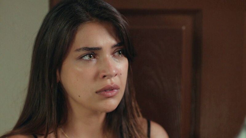 Nehir pasa la noche con Tarik y después descubre que se han aprovechado de ella