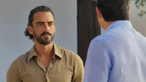 Encontronazo de Eduardo y Miguel por el amor de Sofía Encontronazo de Eduardo y Miguel por el amor de Sofía