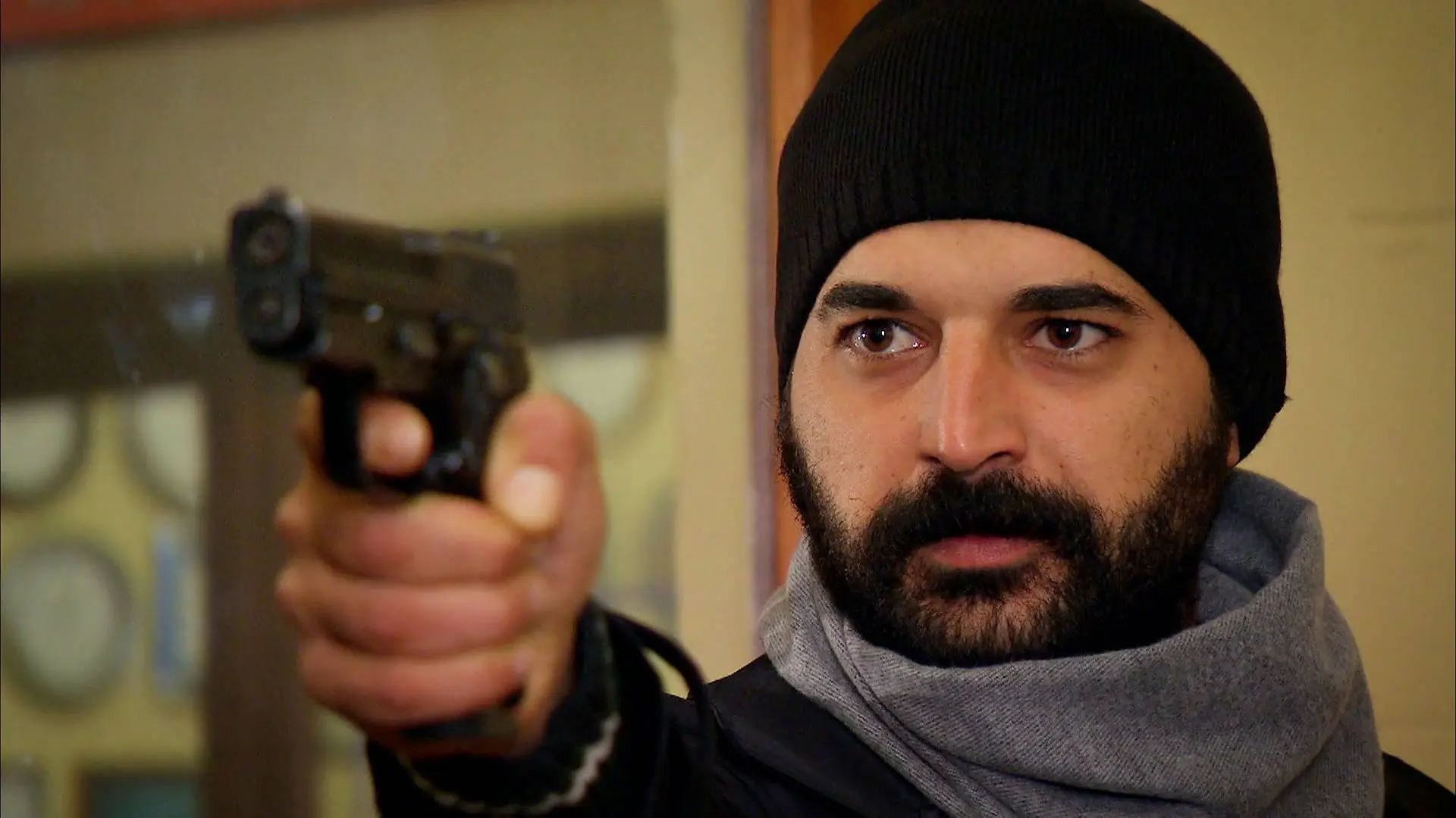 Azad le planta cara a Devra ahora que sabe que intentó acabar con su vida para poder estar con Melek Azad le planta cara a Devra ahora que sabe que intentó acabar con su vida para poder estar con Melek