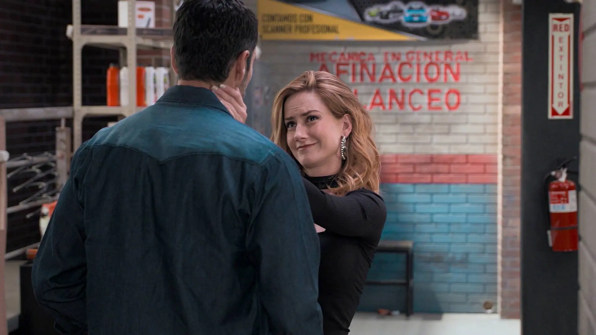 Carlota emplea sus dotes de seducción para conquistar a Jesús