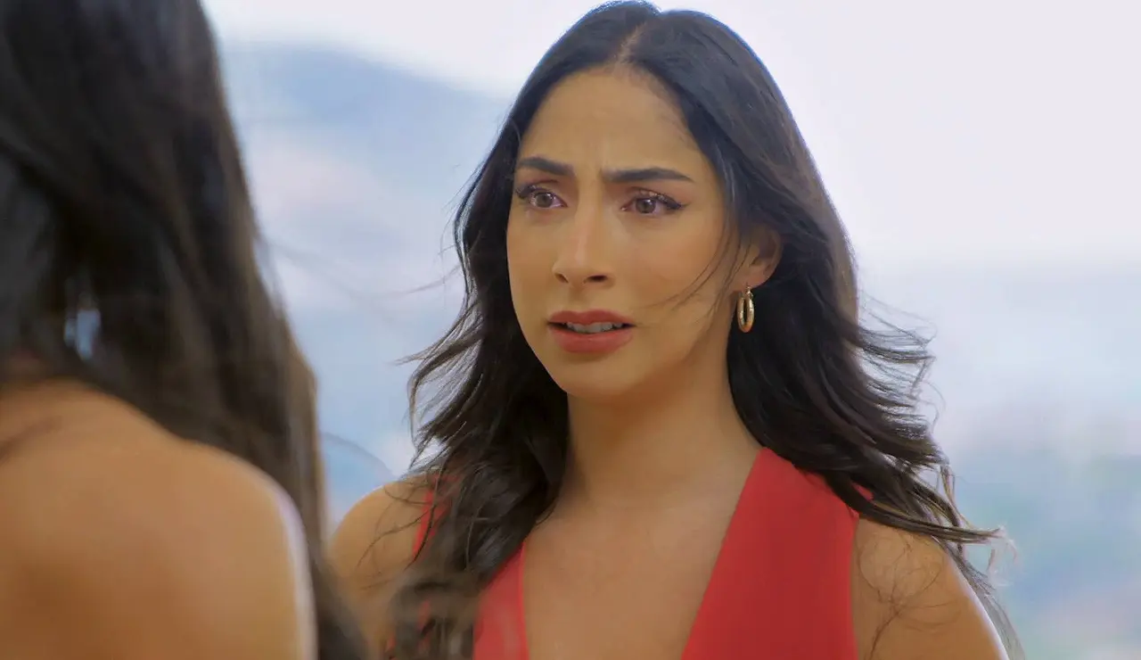 Rebeca se siente sola y desvalida....¡Todo el mundo le da la espalda!