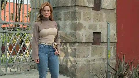 Carlota estalla de celos al ver a Jesús hablando con Mariluz Carlota estalla de celos al ver a Jesús hablando con Mariluz