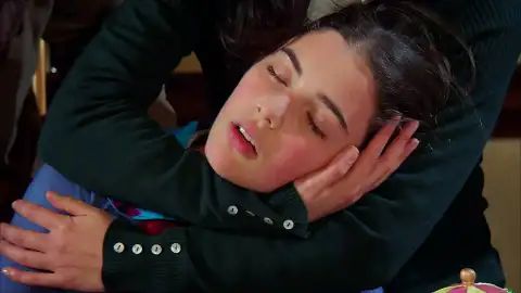 Zehra se debate entre la vida y la muerte tras sufrir un envenenamiento Zehra se debate entre la vida y la muerte tras sufrir un envenenamiento