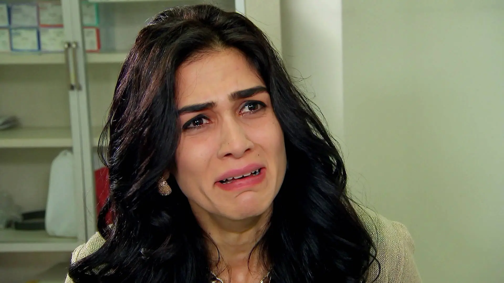 Todo apunta a que Leyla está detrás del envenenamiento a Zehra: la mujer de Devra paga muy caro sus pecados Todo apunta a que Leyla está detrás del envenenamiento a Zehra: la mujer de Devra paga muy caro sus pecados