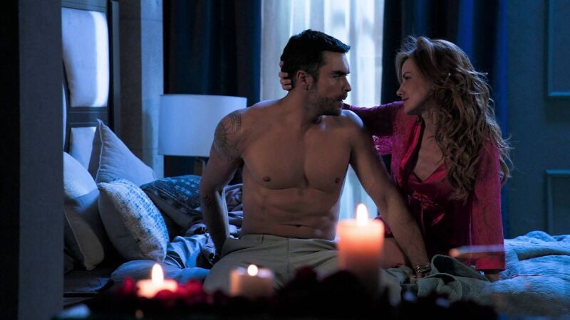 ¡Sube la temperatura! Carlota emplea sus armas de seducción para que Jesús sucumba a sus encantos 