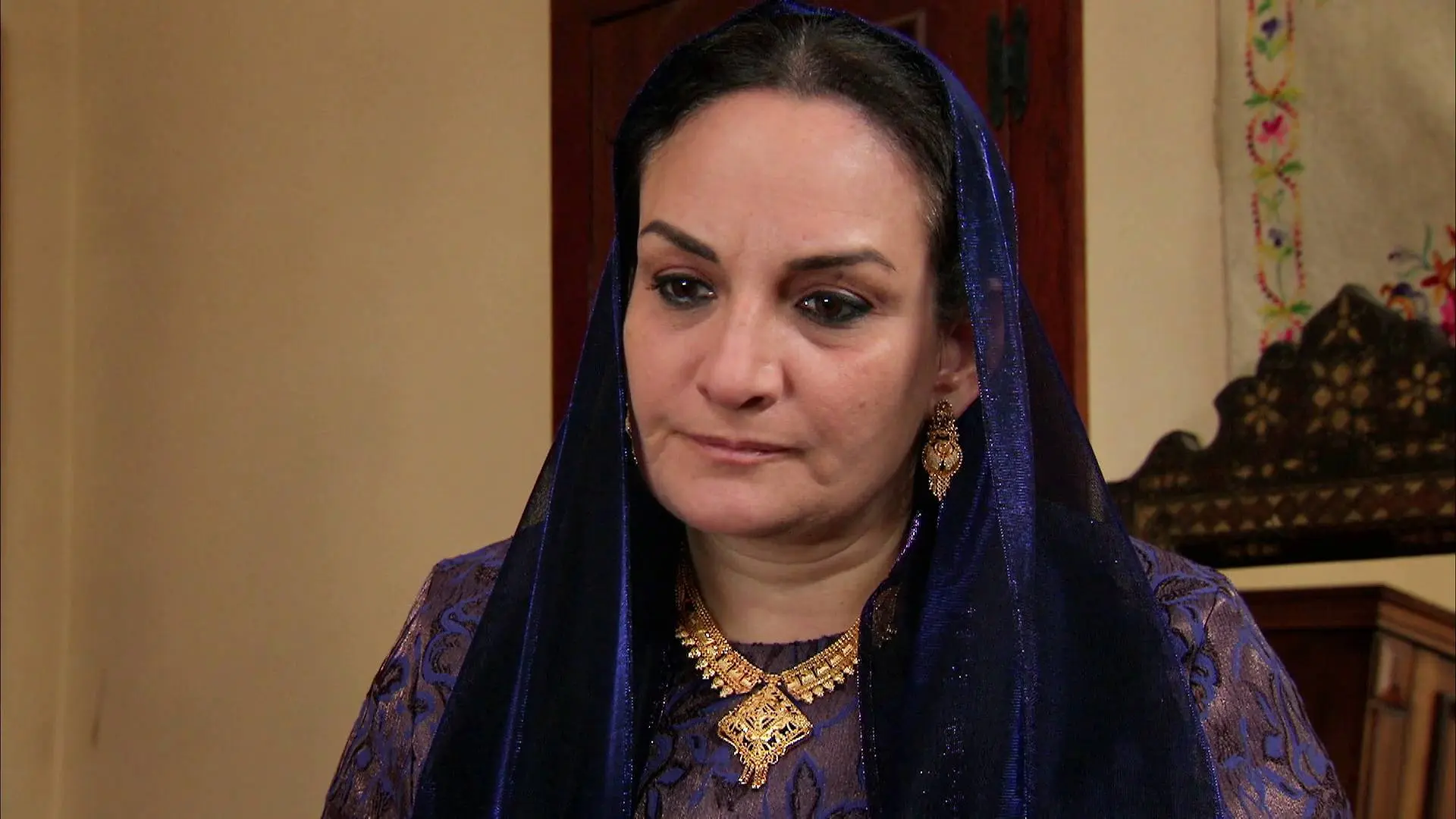 Behiye, a Devra: "Si Zehra decide contar todo lo que sabe, nos podría poner en una posición muy mala"