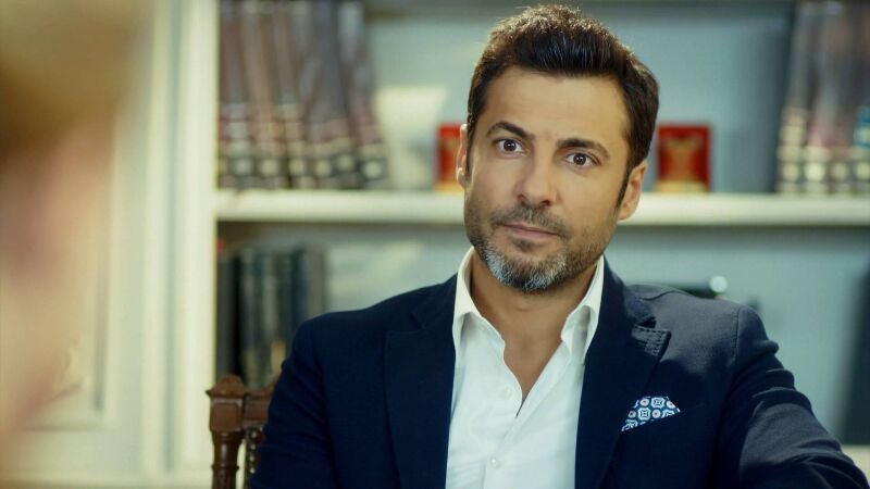 La llegada de Ömer a la mansión causa un enorme revuelo entre los asistentes