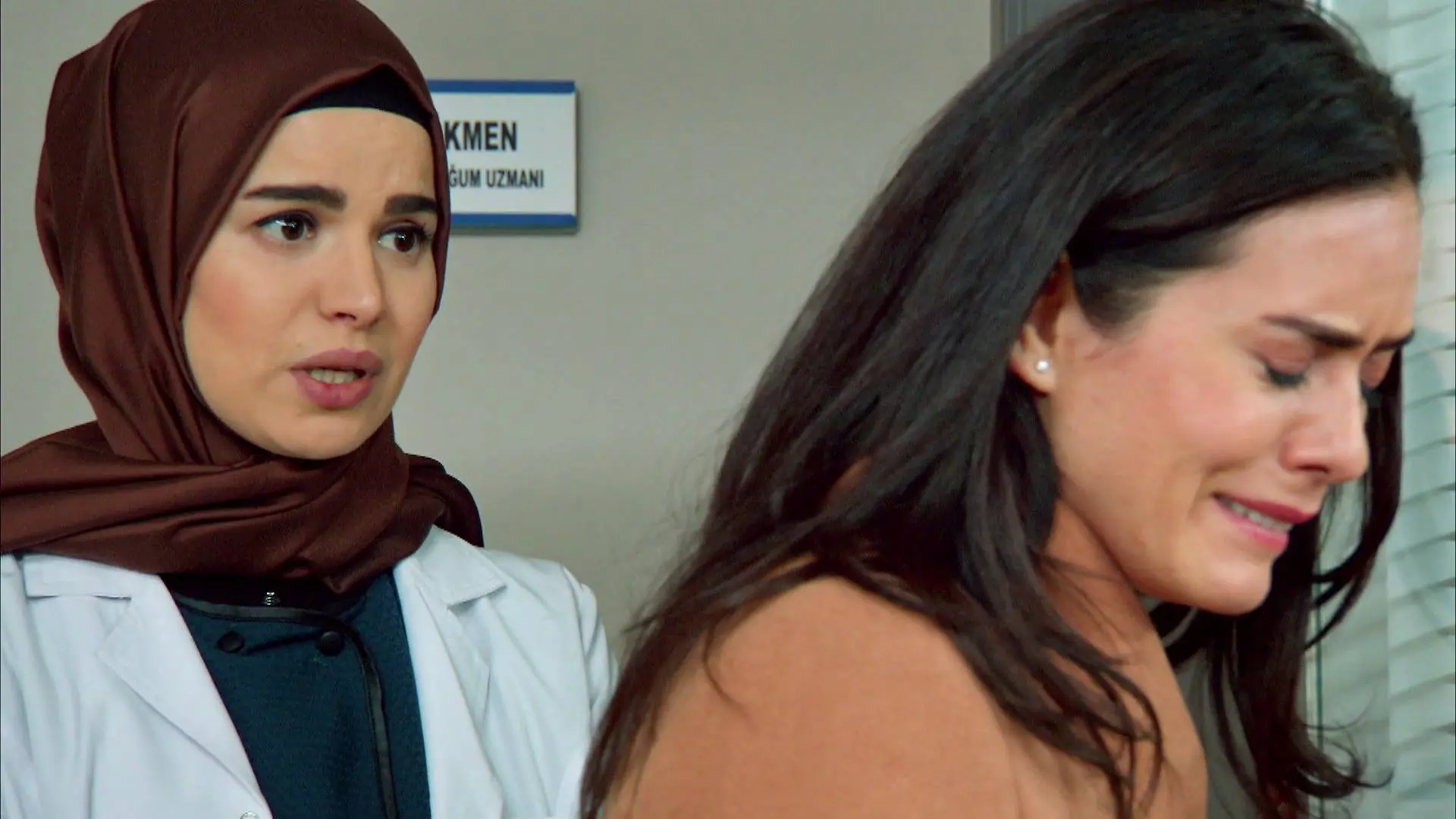Zeynep, a Melek: "El dolor de Zehra son contracciones" Zeynep, a Melek: "El dolor de Zehra son contracciones"