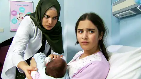 Un momento de alegría se torna triste para Zehra: la hija de Melek da a luz a un niño precioso Un momento de alegría se torna triste para Zehra: la hija de Melek da a luz a un niño precioso