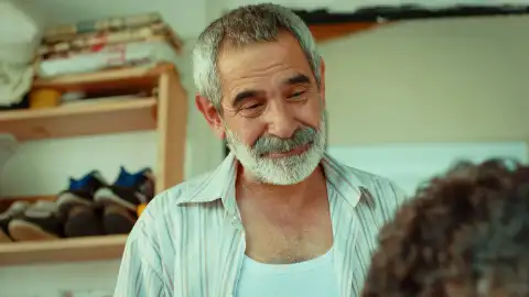 El padre de Mert Guerra de rosas