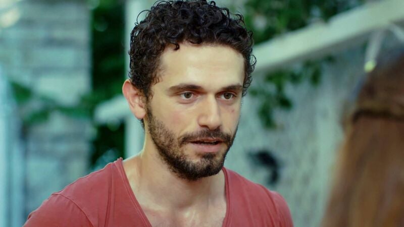 La atrevida decisión de Mert que pone a Gülru en una incómoda situación