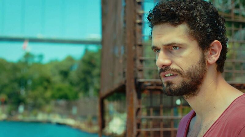 Las dudas de Mert sobre su futuro junto a Gülru después de comprometerse con ella