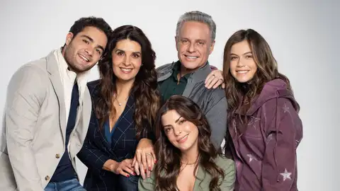 Yuri Carranza con su padre y hermanos Yuri Carranza con su padre y hermanos