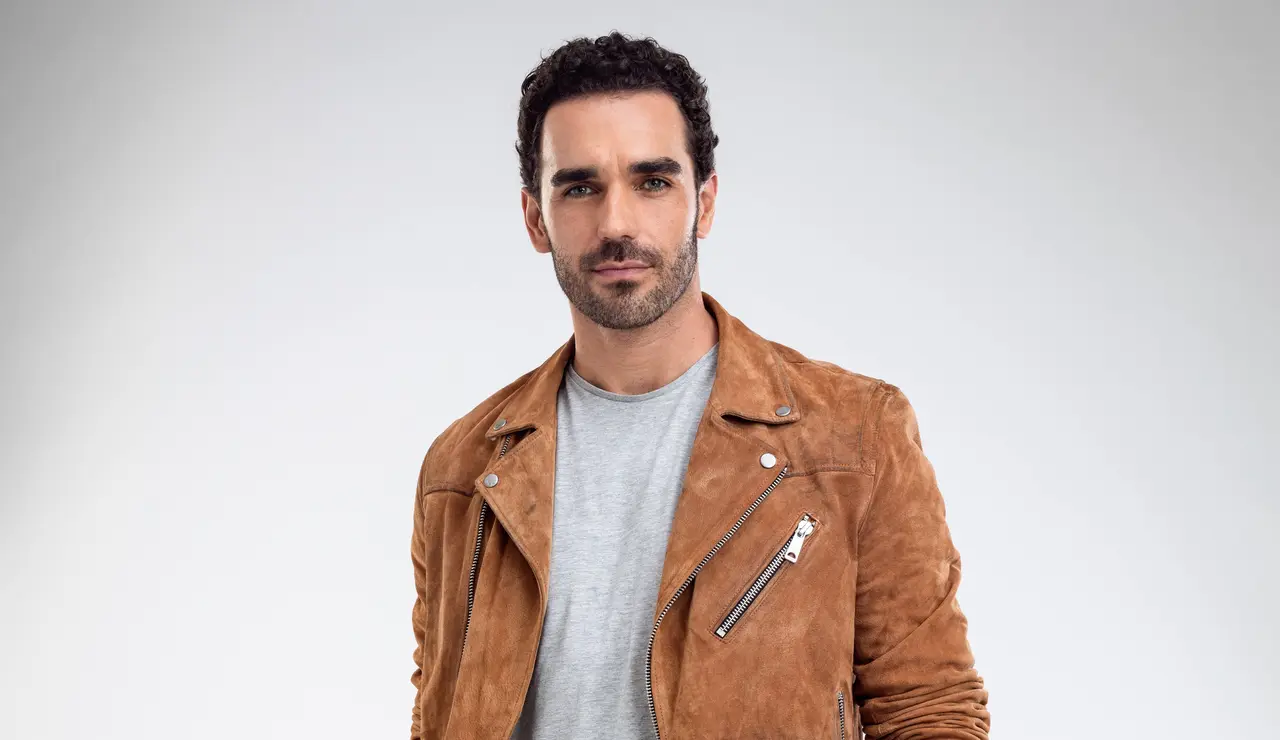 Martín Guerra es un hombre cariñoso y divertido que acabará locamente enamorado de Alicia Montiel