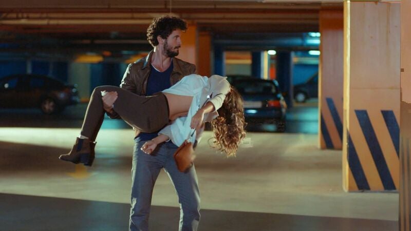 Mert se vuelve loco de celos secuestra a Gülru y planea un fatal desenlace para su relación