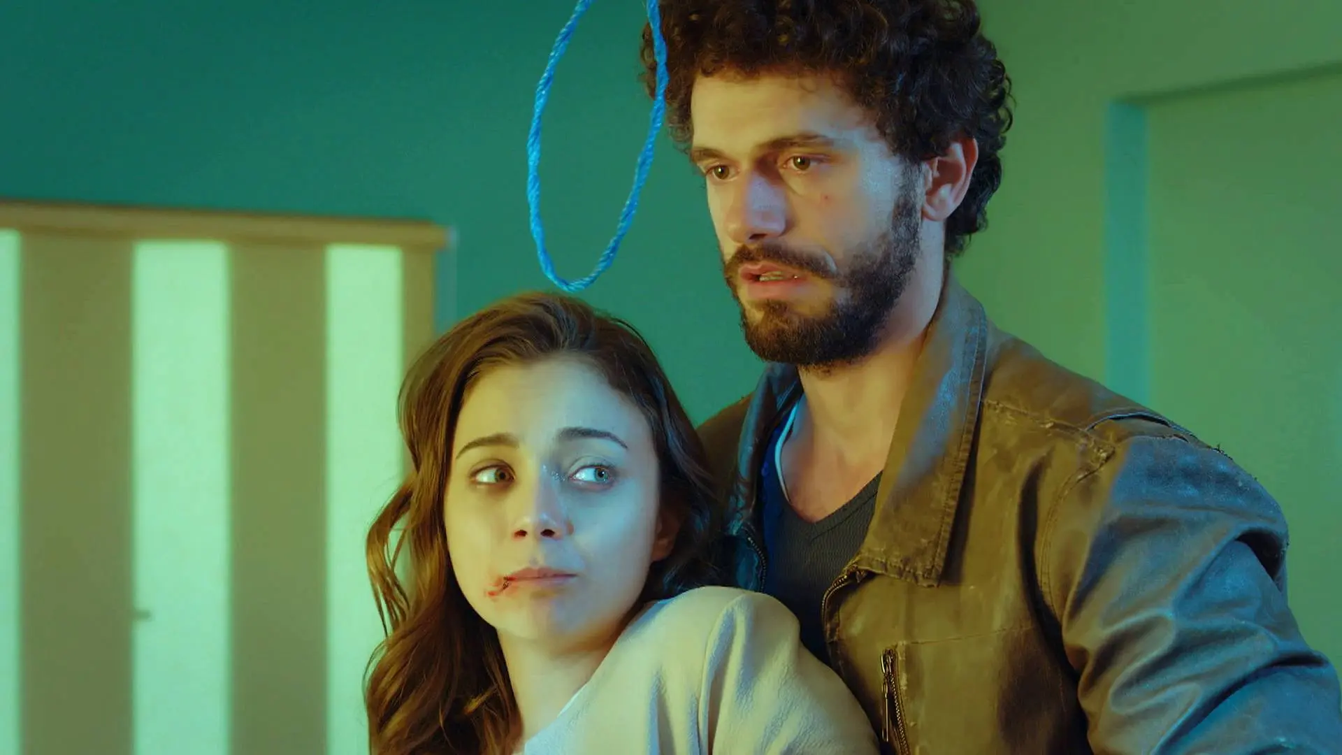 Mert y Gülru Guewrra de rosas