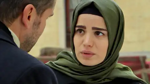 Zeynep intenta proteger a Melek Zeynep intenta proteger a Melek