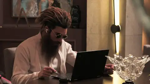 Las mentiras de Jesús para que Mariluz no le descubra Las mentiras de Jesús para que Mariluz no le descubra