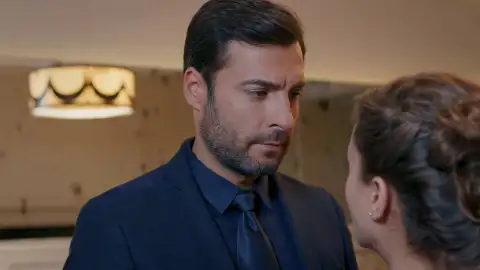 Ömer pide perdón a Gülru por no haber confiado en ella Ömer pide perdón a Gülru por no haber confiado en ella