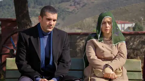 Devra descubre el secreto mejor guardado de Fatma: ¡es hijo de Sehmuz y hermano de Zeynep Devra descubre el secreto mejor guardado de Fatma: ¡es hijo de Sehmuz y hermano de Zeynep