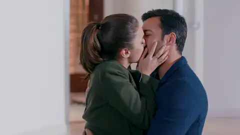 ¡Triunfa el amor! Gülru y Ömer se reconcilian con un apasionado beso ¡Triunfa el amor! Gülru y Ömer se reconcilian con un apasionado beso