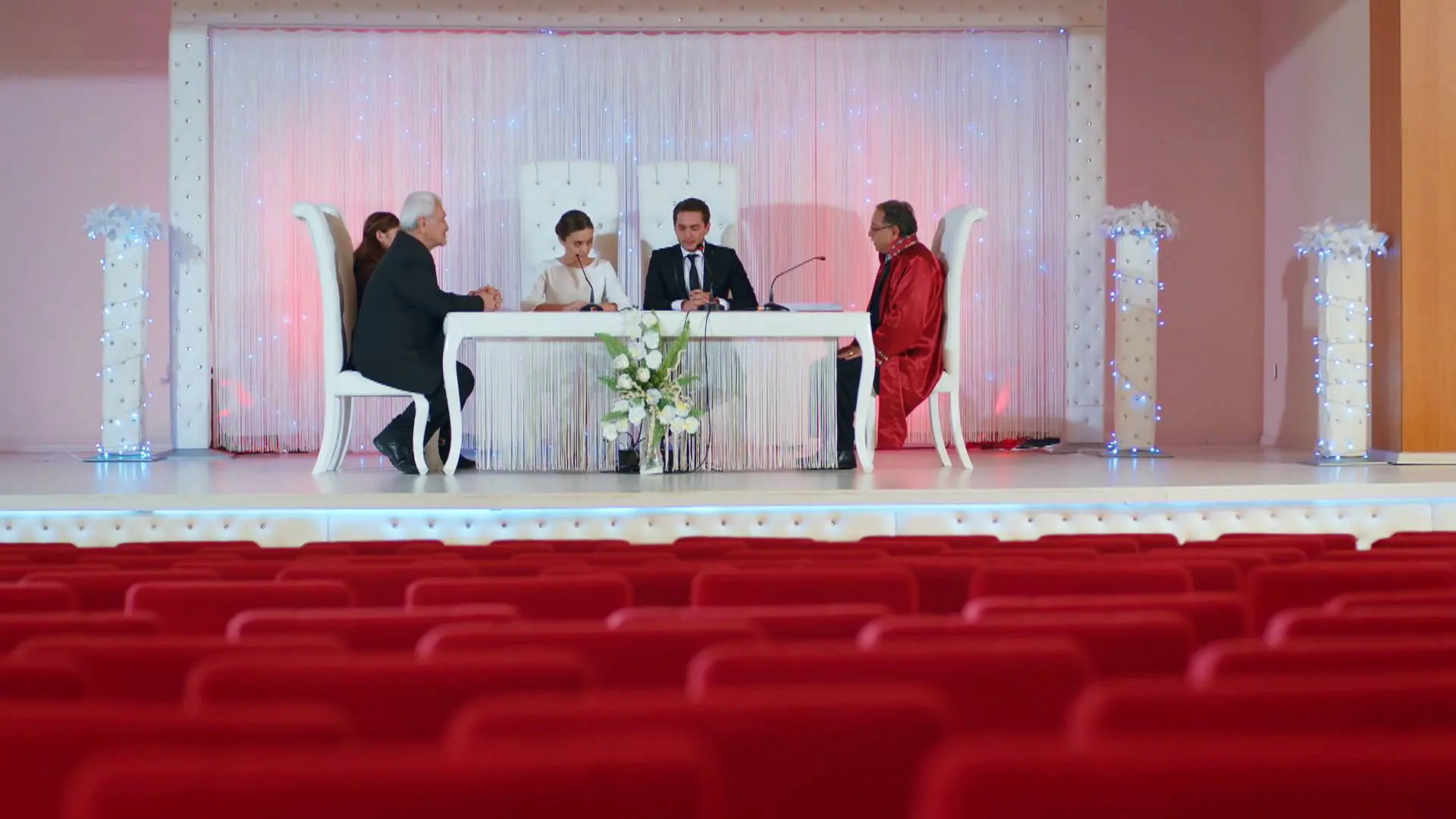 Gülru y Cihan se casan Guerra de rosas