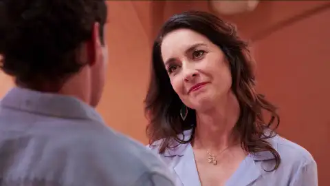 Vicente y Natalia intercambian halagos Vicente y Natalia intercambian halagos