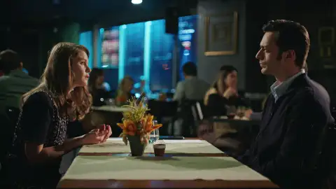 Nalan y Sedat Tras el cristal