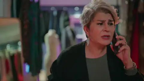 Gülcihan Tras el cristal