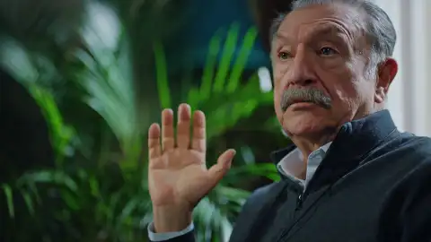 Rifat Tras el cristal