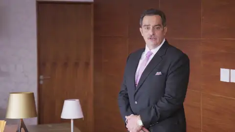 Elías orquesta una trampa para separar a Omar de Andrea días antes de su boda Elías orquesta una trampa para separar a Omar de Andrea días antes de su boda