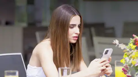 Andrea descubre que Omar le ha sido infiel Andrea descubre que Omar le ha sido infiel