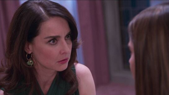 Natalia le ruega a su hija Andrea que vuelva a casa de Vicente