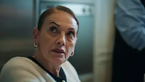 Nalan Tras el cristal