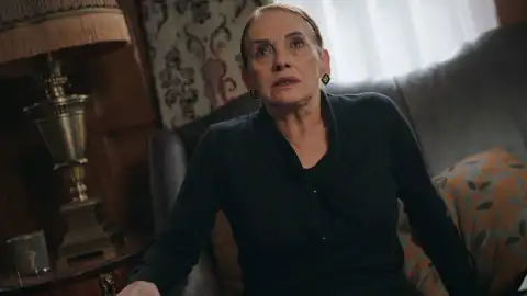 Feride Tras el cristal