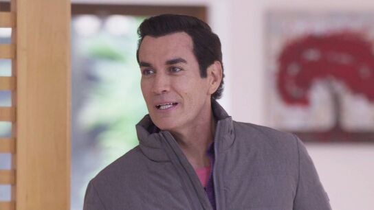 Vicente salva a Natalia de un apuro