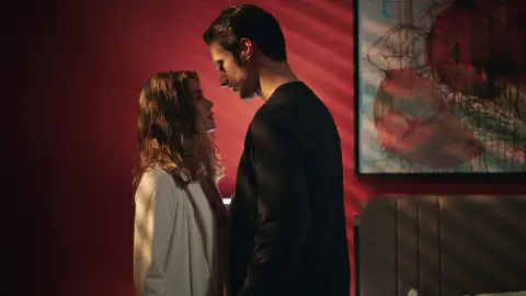 Nalan y Sedat Tras el cristal