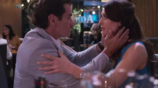 Natalia y Chente hacen oficial su romance: un beso apasionado y una confesión que lo cambia todo Natalia y Chente hacen oficial su romance: un beso apasionado y una confesión que lo cambia todo