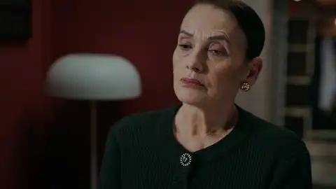 Feride Tras el cristal