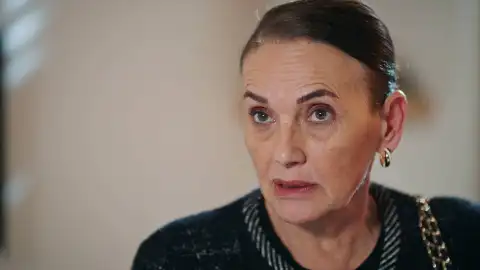 Feride Tras el cristal