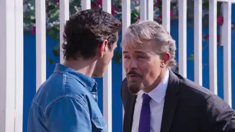 Adrián falta al respeto a Vicente y acaban enfrentándose Adrián falta al respeto a Vicente y acaban enfrentándose