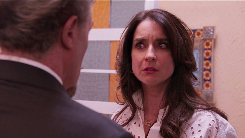 Verónica revela los secretos más oscuros de Adrián y logra que Natalia abra los ojos y se aleje de él 